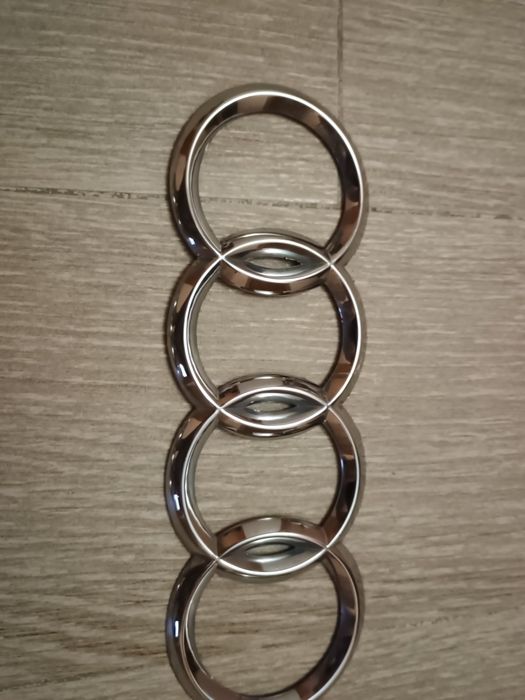 Vând Emblema  Audi