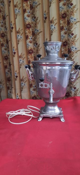 Самовар электрический  в рабочем состоянии
