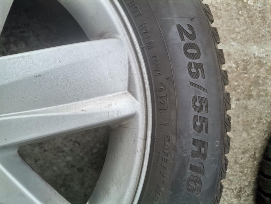 Зимни гуми с джанти 205/55/16 Renault