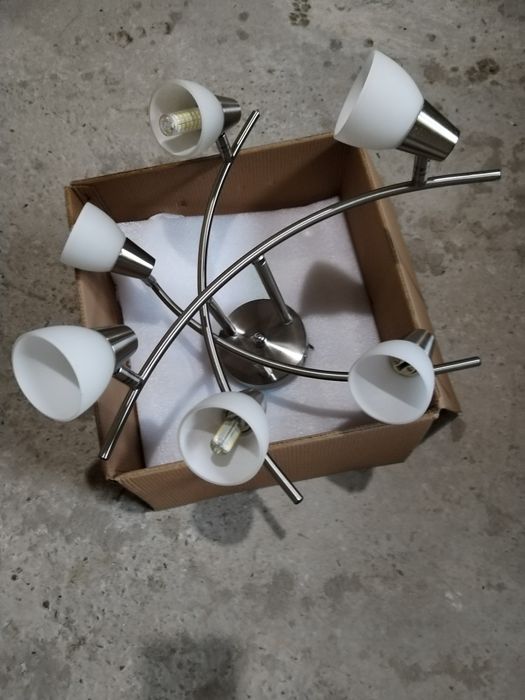 Vând lustră inox satinat.