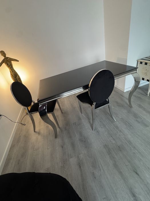 Vand masa noua cu doua scaune