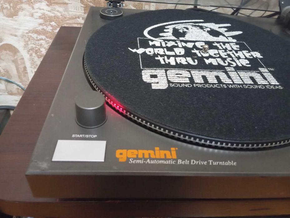 Продам проигрыватель винил дисков GEMINI model XL 100.