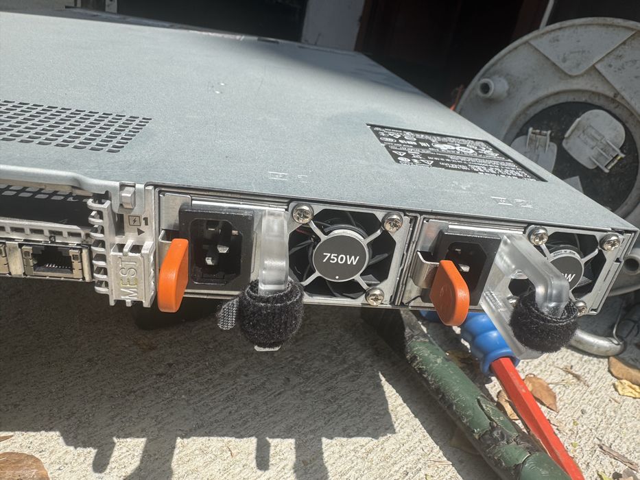 Сървър DELL poweredge R620