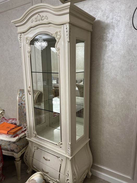 Мебель для гостиной ( 2 серванта, комод )