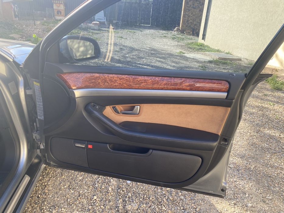 Audi A8 limousine