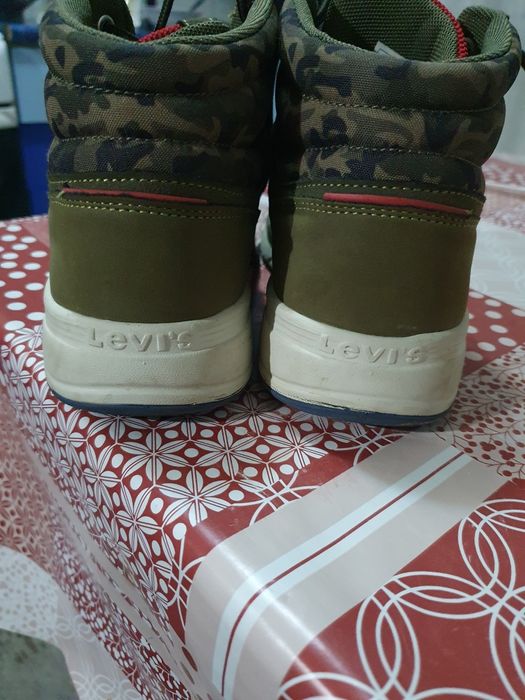 Adidas gheata Levi's