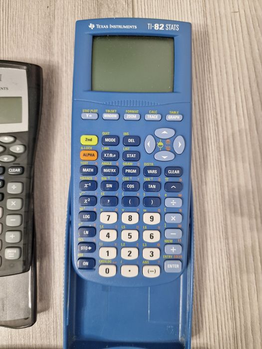 Lot 9 calculatoare stiintifice Texas Instrument si Casio
