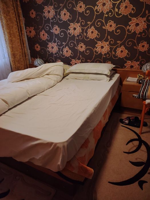 Vând pat dormitor cu saltea separat  500 lei patul și 500 lei salteaua
