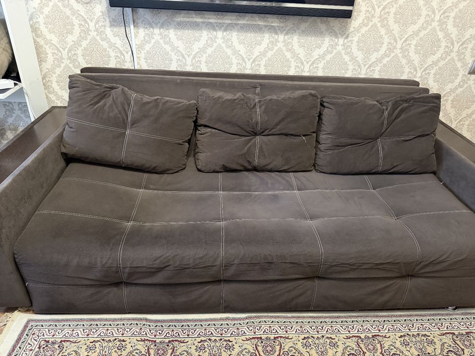 Раскладной диван.