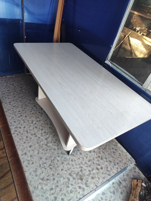 Продам стол кухонный