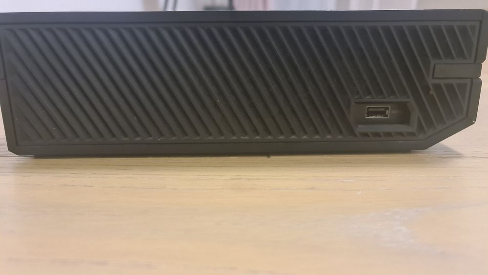 Vând Xbox one 500 Gb