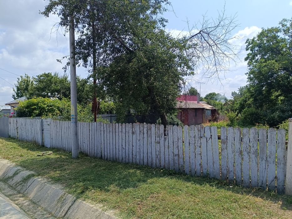 Vând teren în Chiscani sau schimb cu garsonieră/apartament