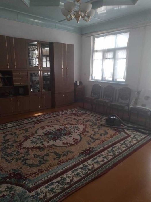 Продается большой дом с земельным участком в центре города