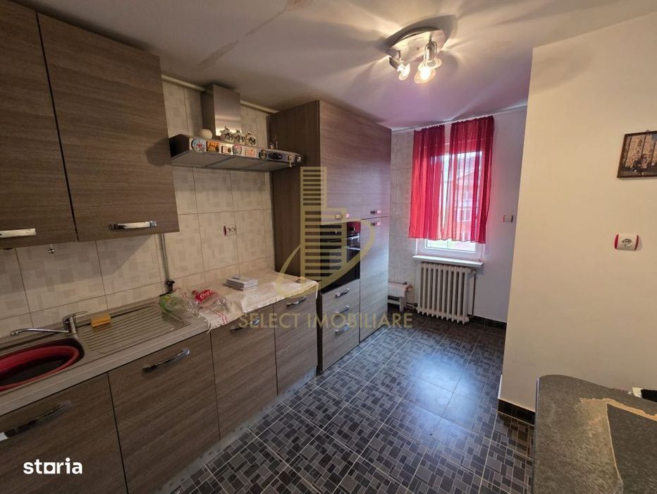 Apartament de 3 camere, decomandat, 66 mp., zona Sens