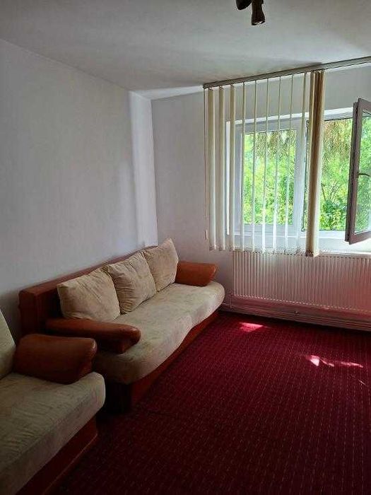 Inchiriez apartament 2 camere, semidecomandat, zona Florilor