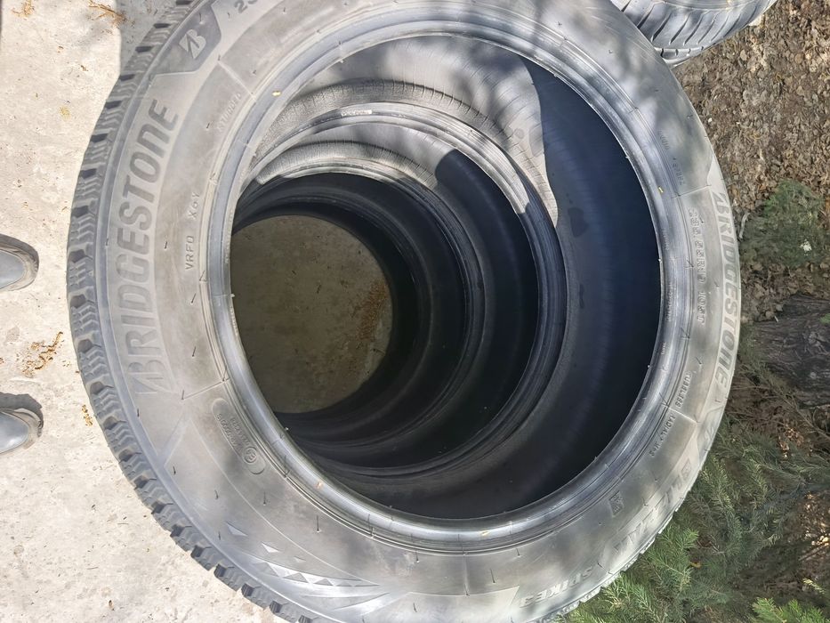 Bridgestone 235 55 R19 комплект