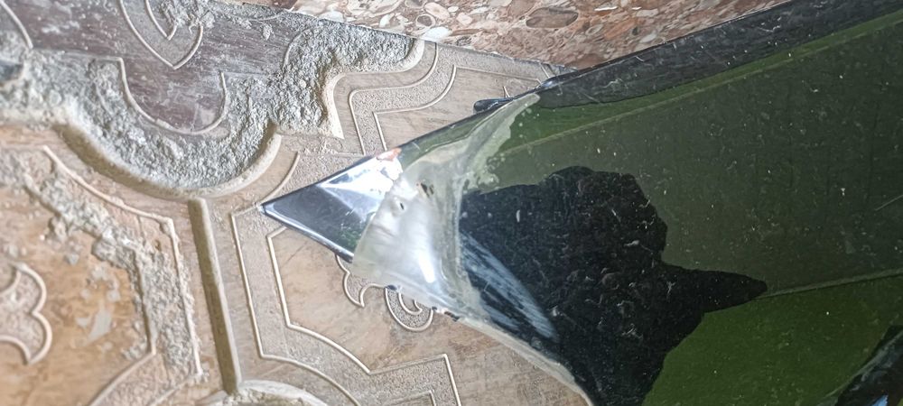 Кора жентира Олди чап томон Кирилло кора рангда