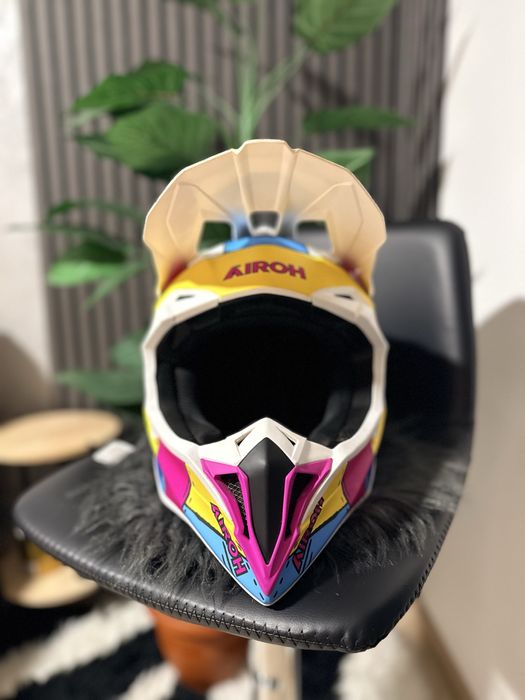 Casca motocross- Airoh Wraaap- editie limitata