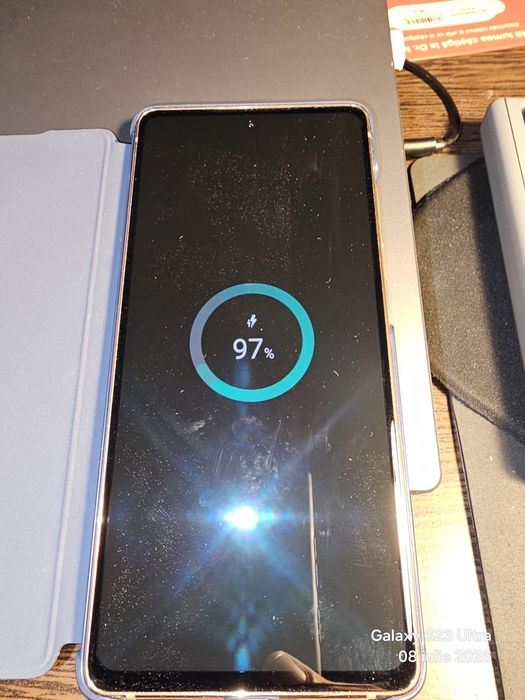 Vând telefon Samsung Galaxy S20 FE 4G, 128 GB, în stare foarte bună, complet funcțional.
