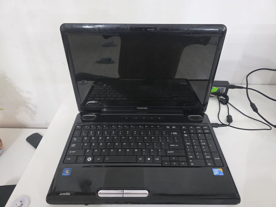 Vând Laptop Toshiba Satellite L505