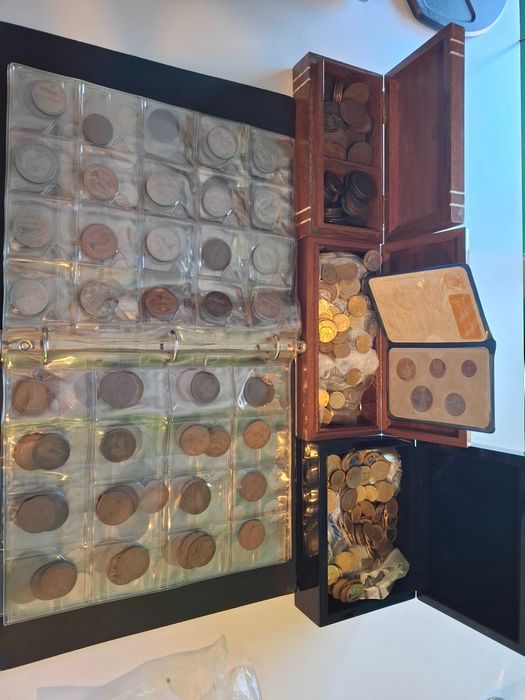 Огромен лот над 1000 монети