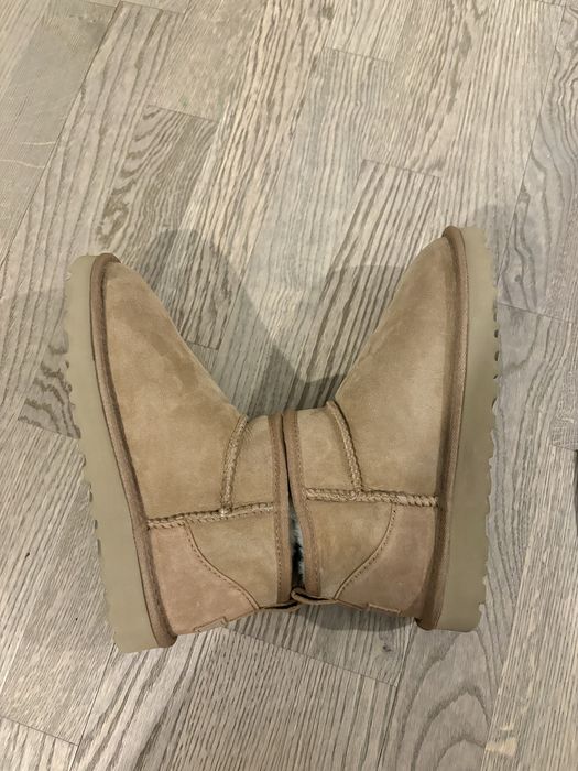 Ugg mini clasic maro marimea 39