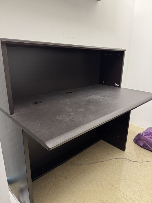 Офисная мебель, столы, стулья, стеллаж, тумбочки.