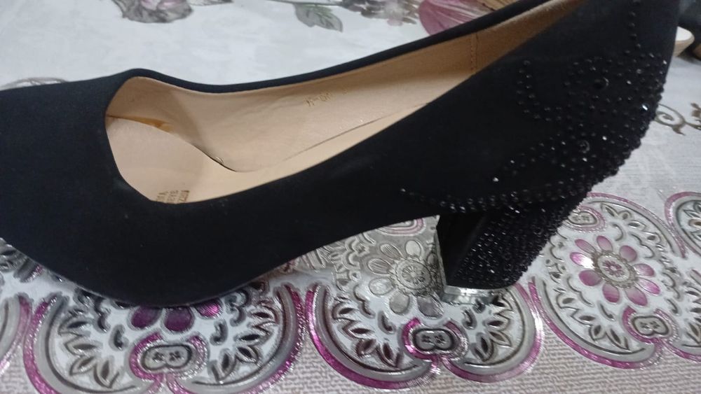 Chiroyli zamujviy tufli sotiladi