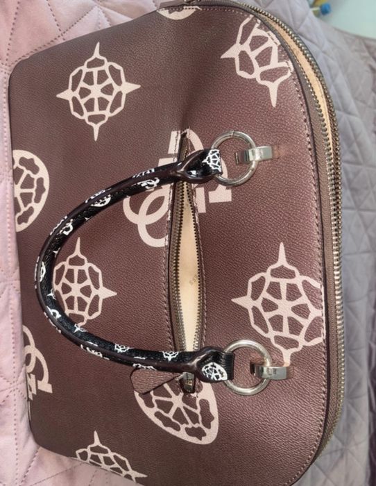 Geanta Guess in stare impecabila
