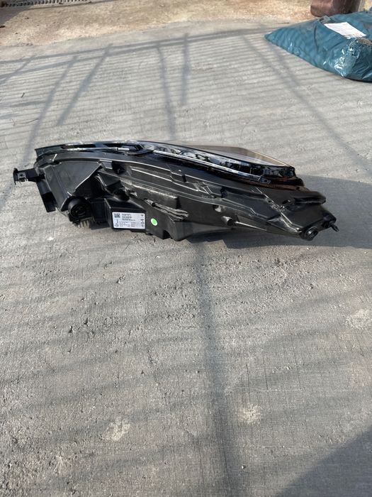 Фар за Тесла 3y десен