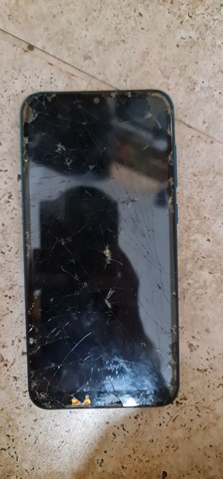 Vad 3 telefoane stricate
