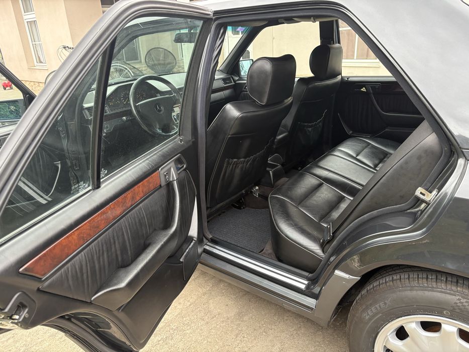 MERCEDES-BENZ E-Class 1990 — imagine 3