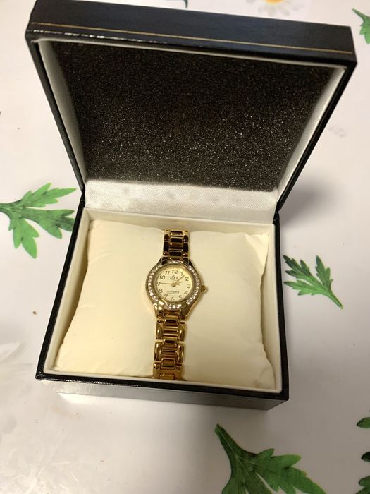 Позолоченные часы с кристалами Swarovski