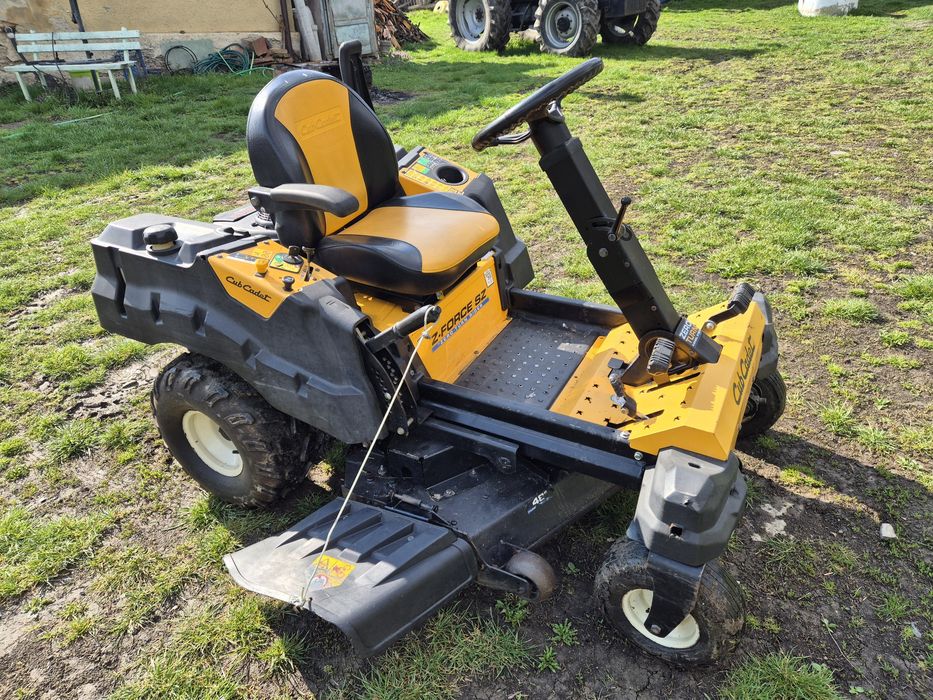 Tractor De Tuns Iarba Gazonul Profesional Cub Cadet Turn Zero