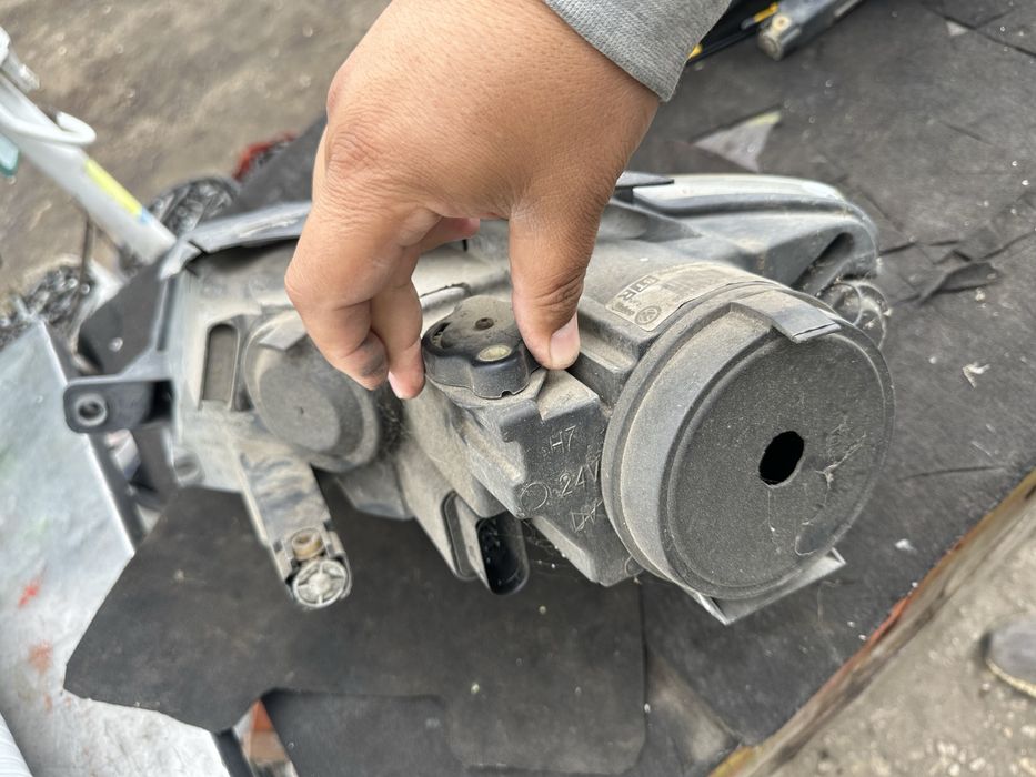 Ляв десен фар оригинален за фолксваген пасат 6 VOLKSWAGEN PASSAT 6 Vw