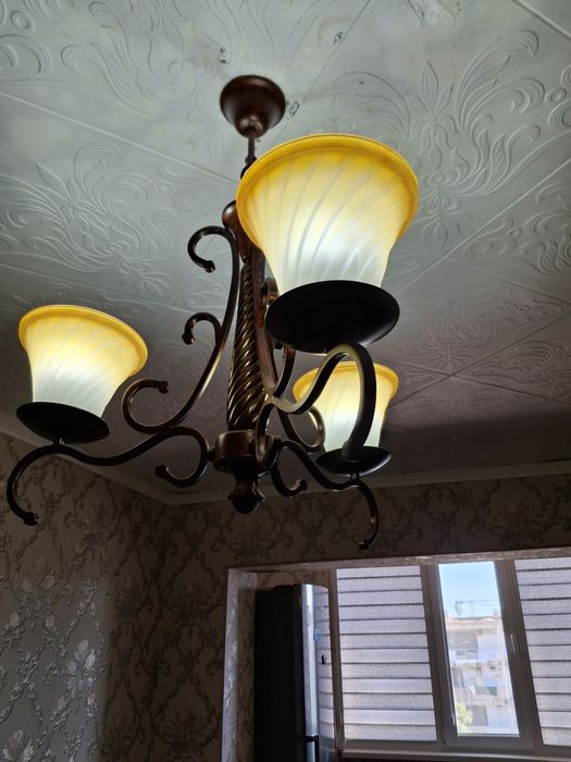 Продам люстру почти новый