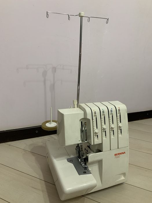 Оверлок Bernina 700D почти новый