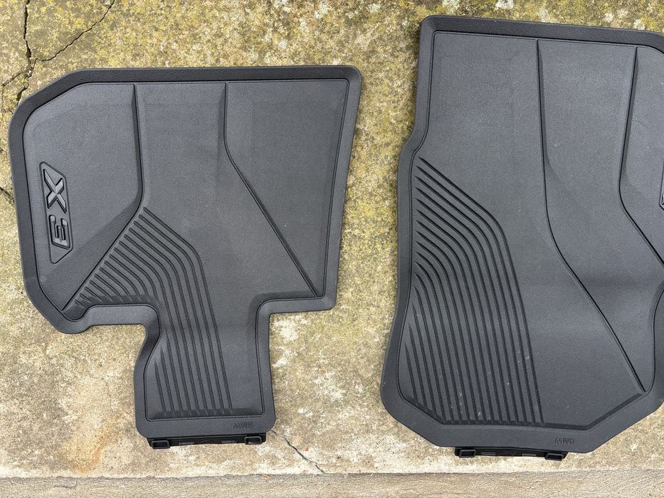 Гумени стелки за BMW X3 G01 пригинални за ДЕСЕН ВОЛАН