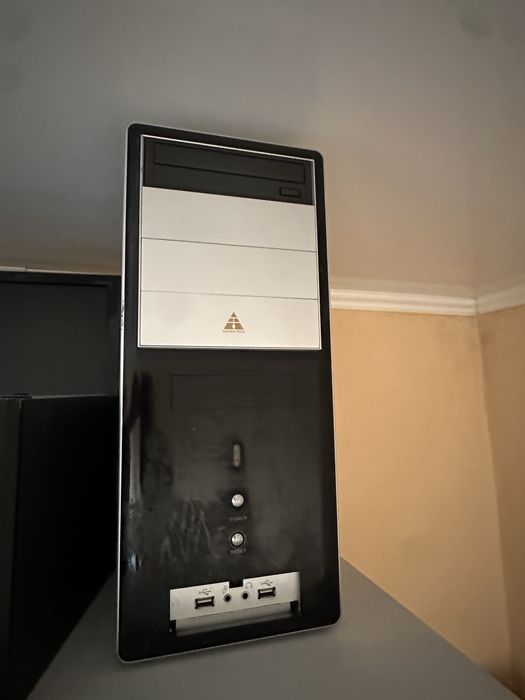 Компьютер марки Asus