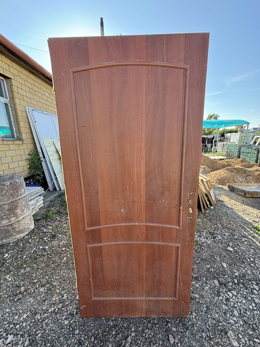 деревянный дверь