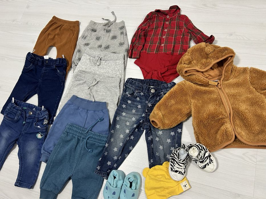 Lot haine bebelusi marimea 0/3 luni , 2/4 luni