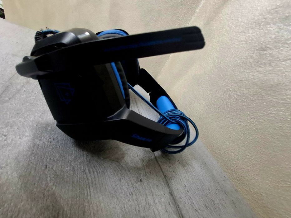 Vând pachet complet PS4 Pro 1TB + 2 Manete + Jocuri + Volan Logitech cu Schimbător