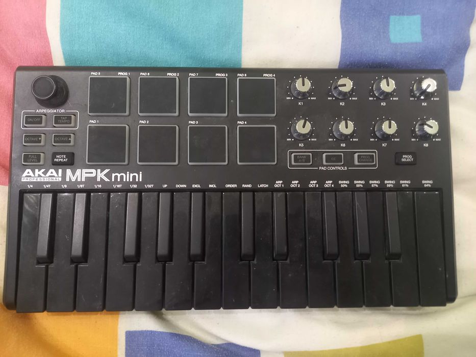 AKAI MPK mini MIDI контролер