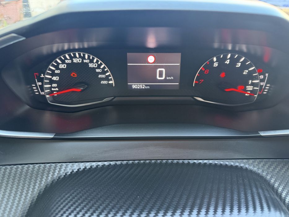 Peugeot 208 1.2 PureTech 2020 | 90 000 км | Първи собственик