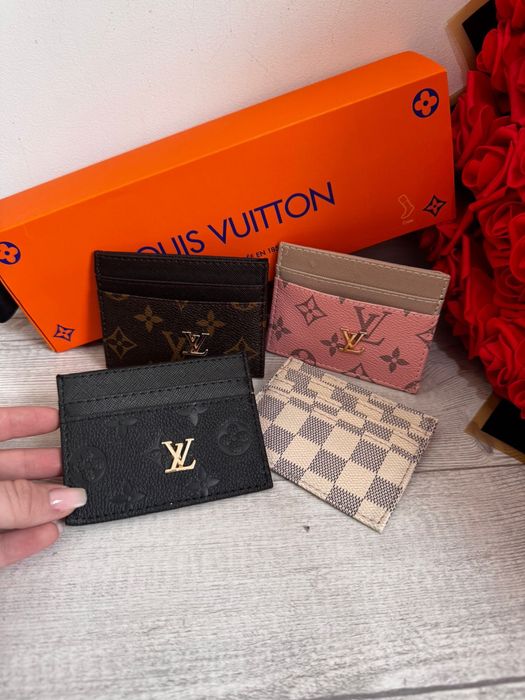 Дамски визитници.