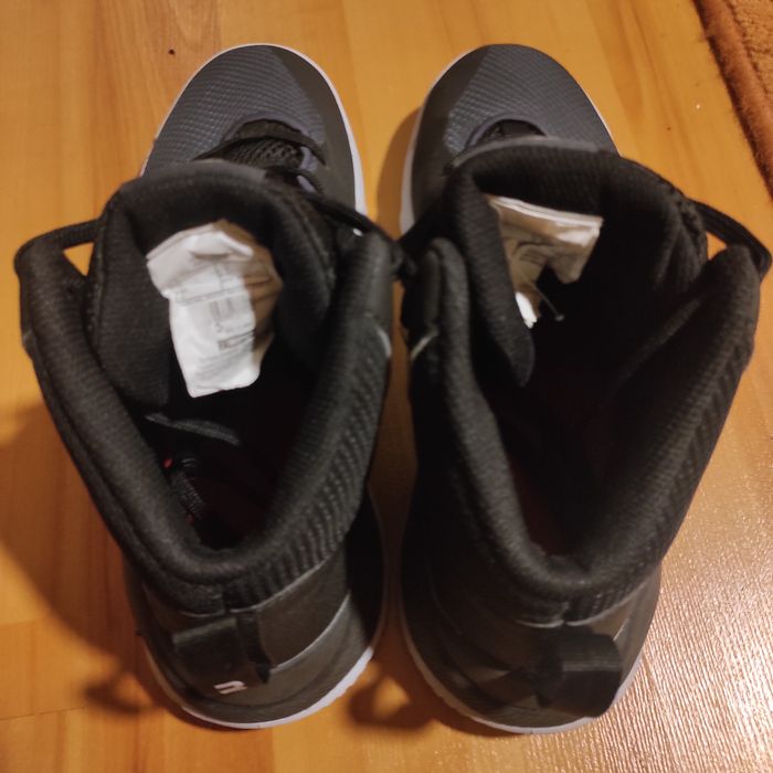 Adidași de baschet mărimea 39