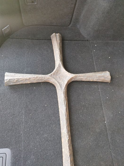 Голям бронзов кръст