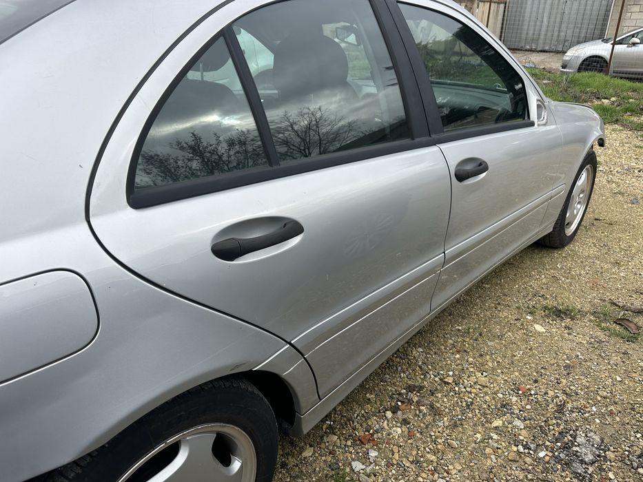 Врати десни за Мерцедес W203 седан!!! C classa седан!