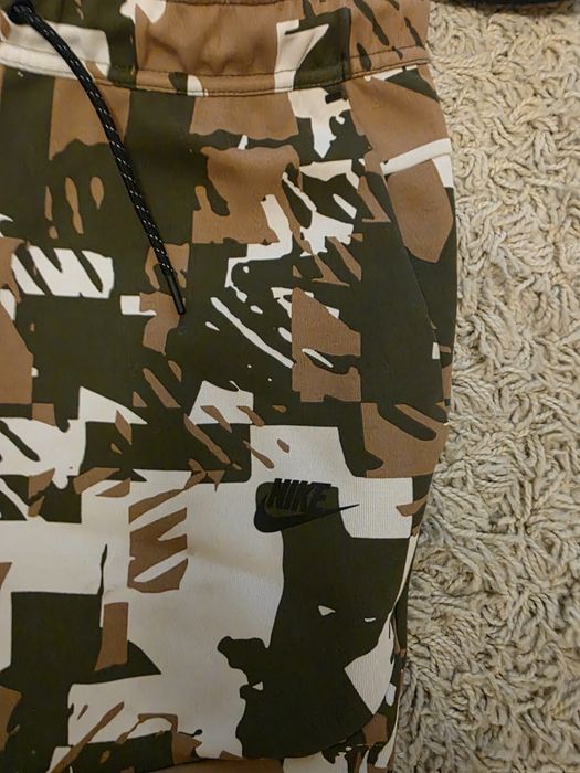 Оригинални Nike tech L,два броя