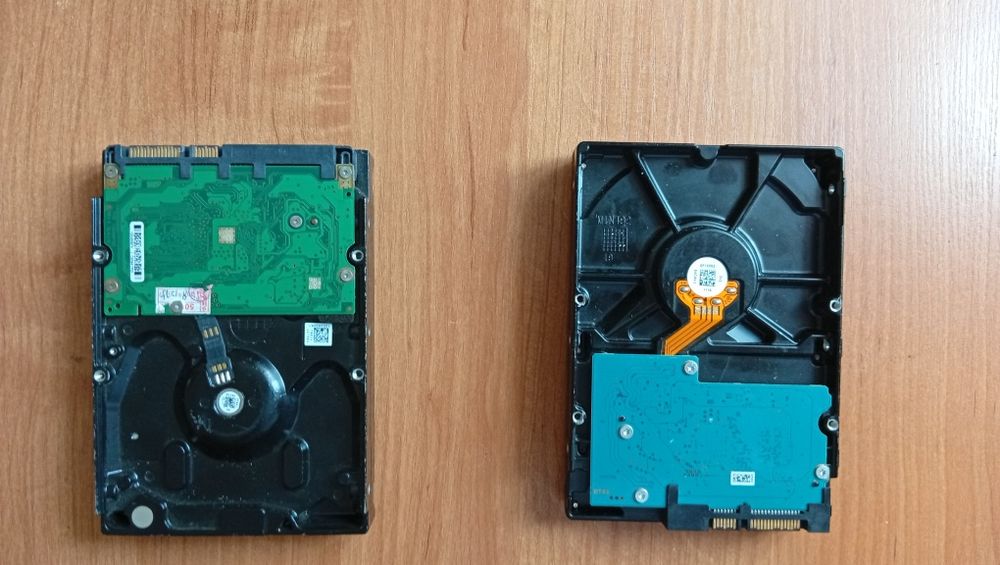 Продаю сразу оба, нерабочие